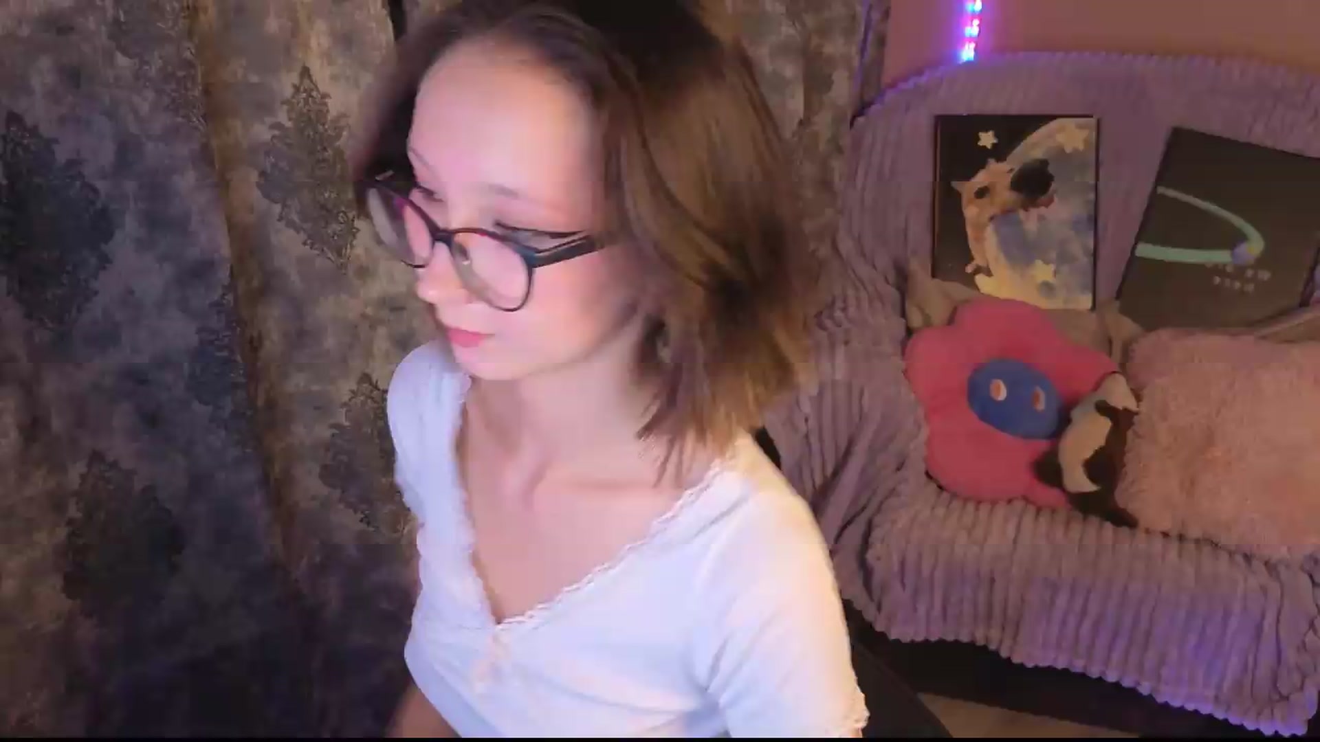 Gallery image thumbnail from Karolinacreamm's myfreecams stream on, 09/06/2026, 19:39 image 15 of 20