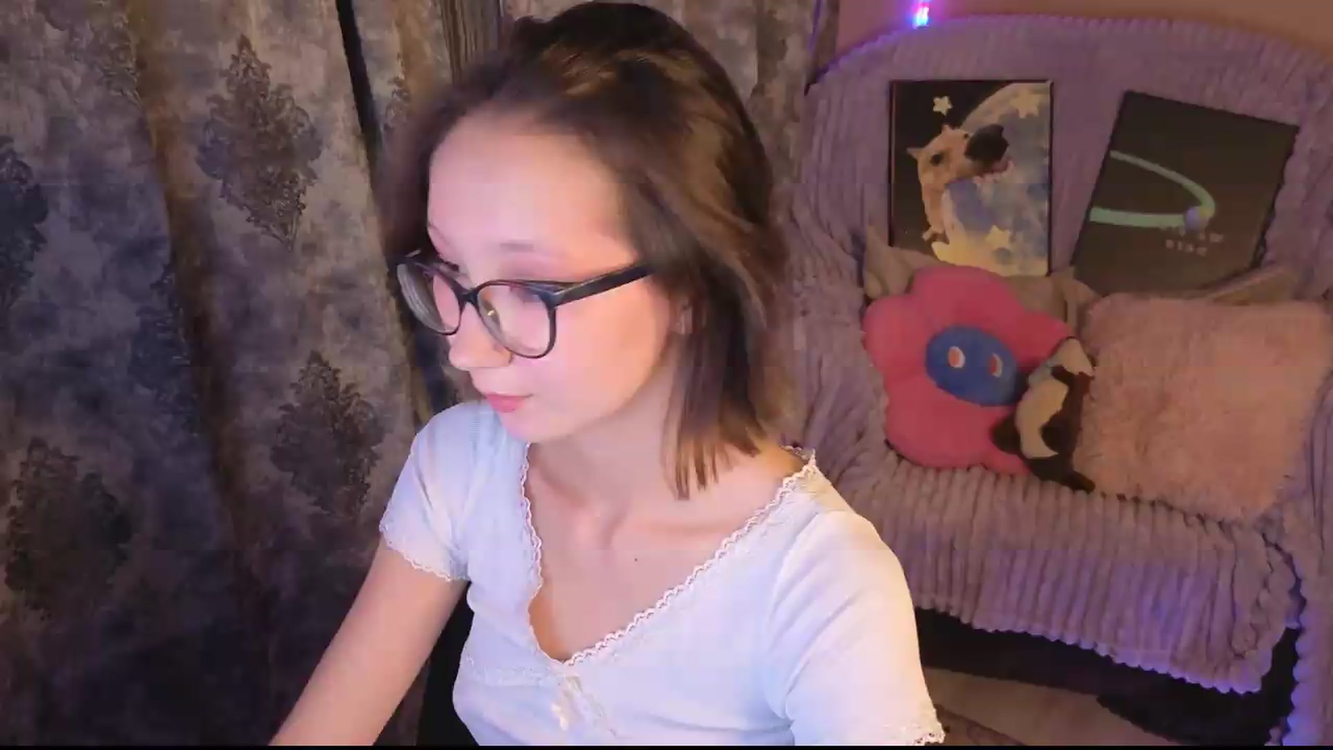 Gallery image thumbnail from Karolinacreamm's myfreecams stream on, 09/06/2026, 19:39 image 4 of 20