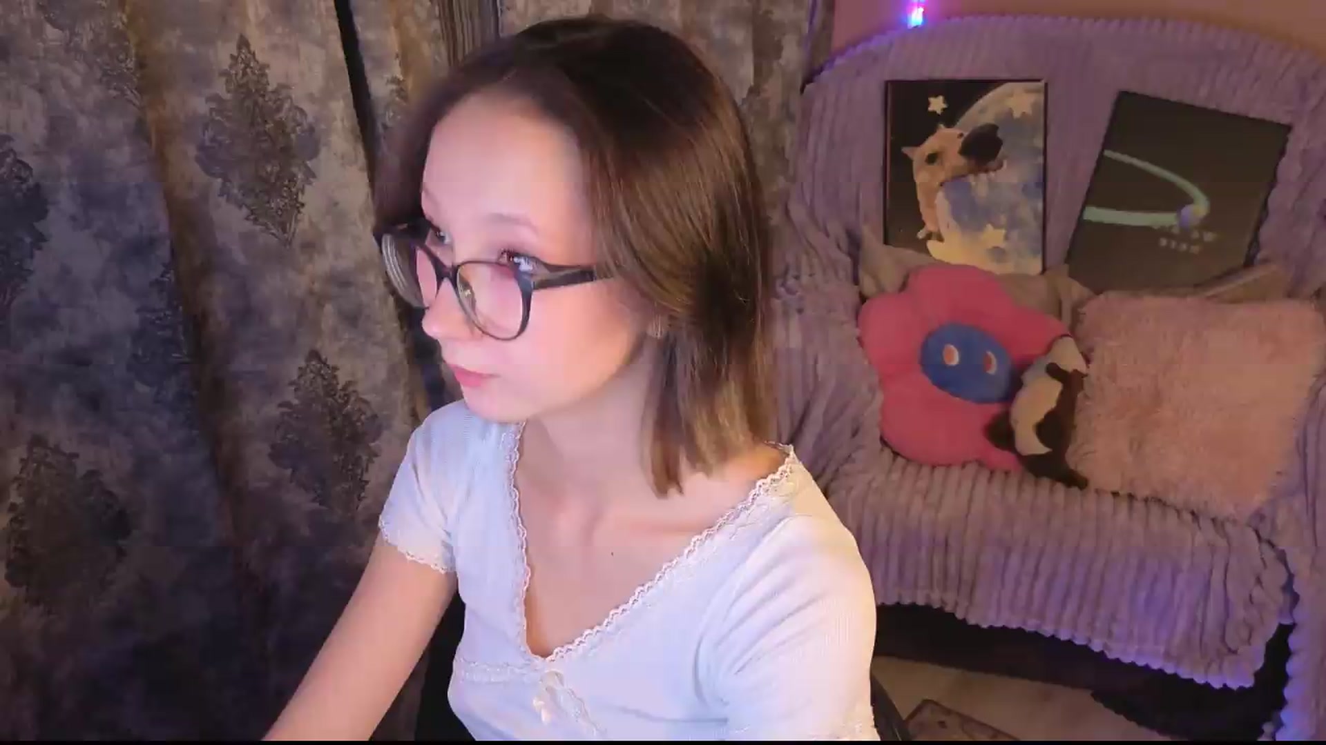 Gallery image thumbnail from Karolinacreamm's myfreecams stream on, 09/06/2026, 19:39 image 3 of 20