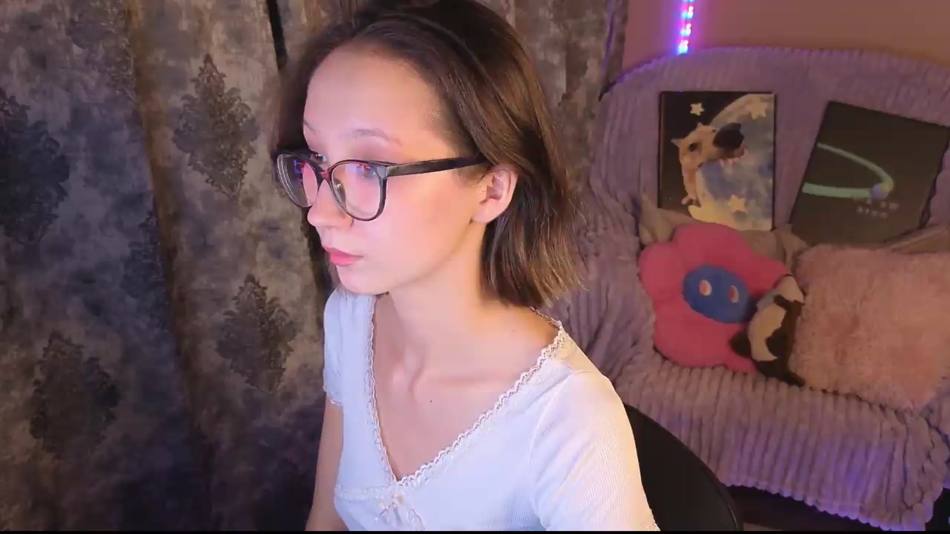 Gallery image thumbnail from Karolinacreamm's myfreecams stream on, 09/06/2026, 20:07 image 4 of 20
