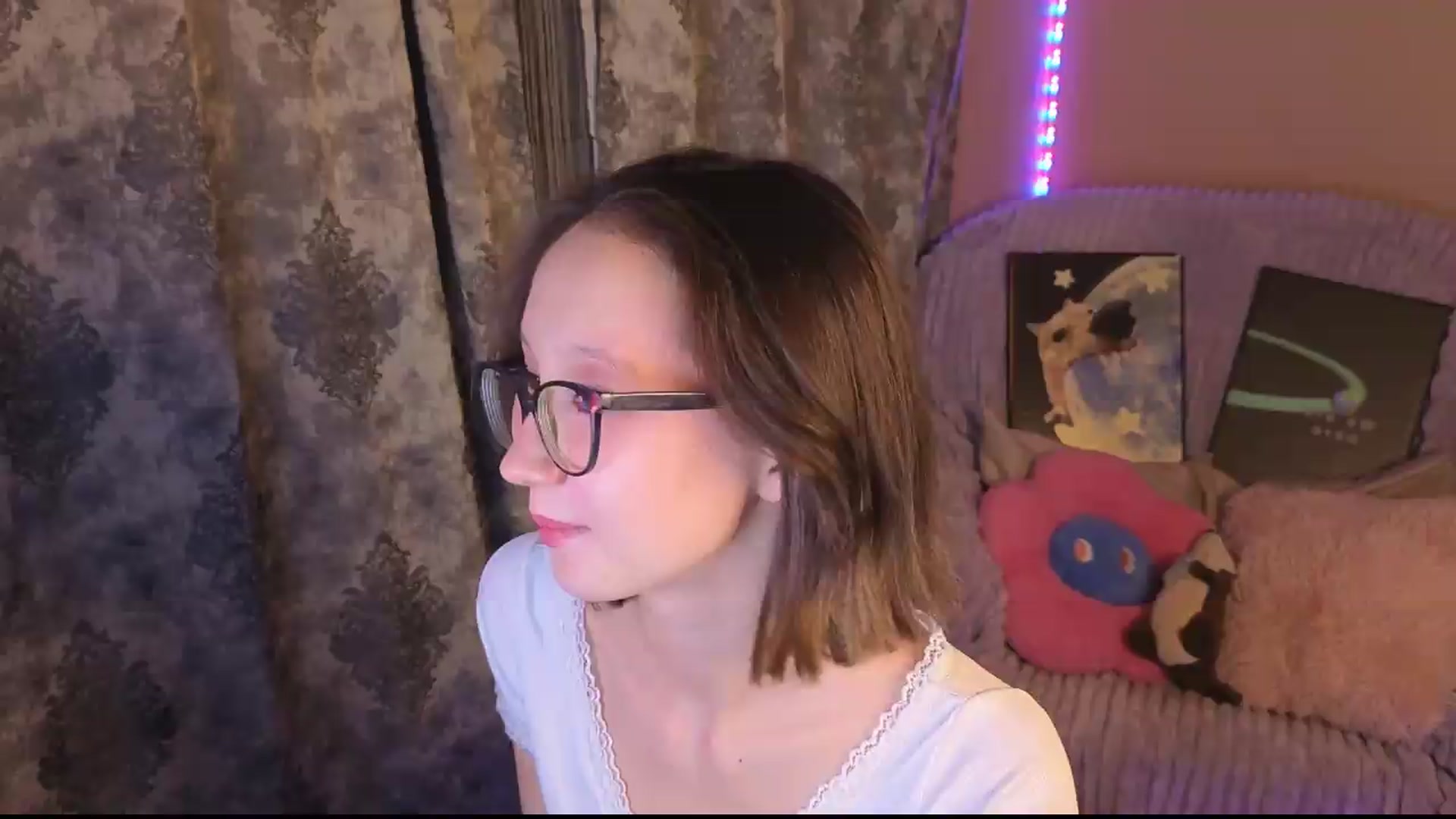 Gallery image thumbnail from Karolinacreamm's myfreecams stream on, 09/06/2026, 20:07 image 6 of 20