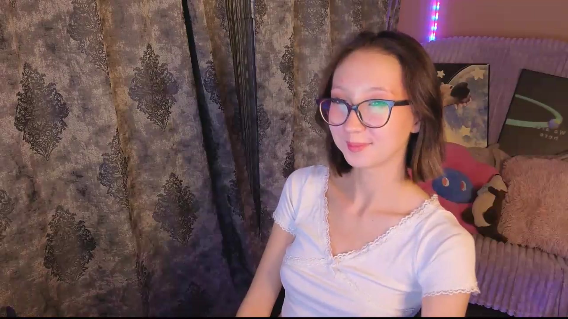 Gallery image thumbnail from Karolinacreamm's myfreecams stream on, 09/06/2026, 20:07 image 19 of 20