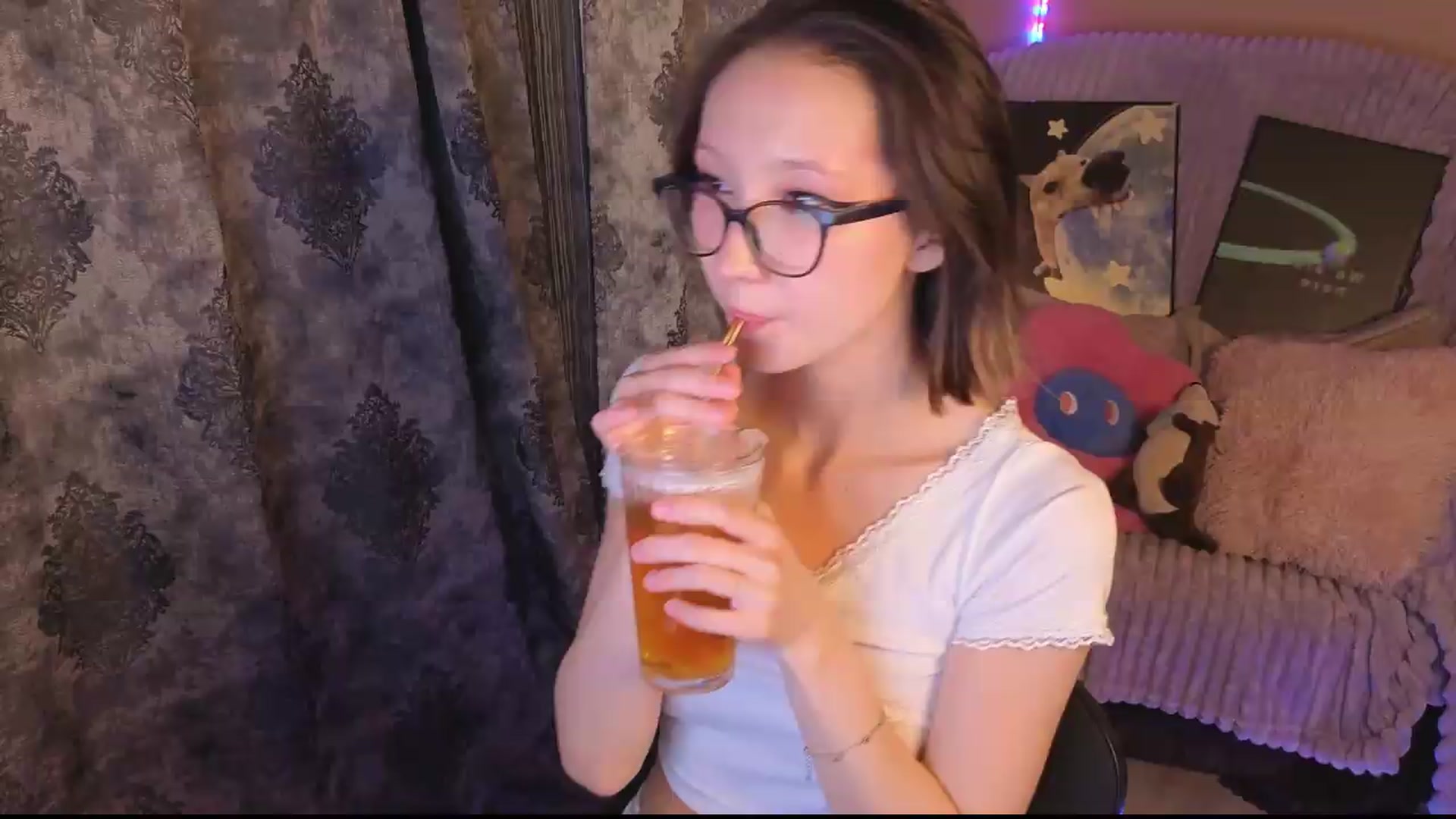 Gallery image thumbnail from Karolinacreamm's myfreecams stream on, 09/06/2026, 20:07 image 7 of 20