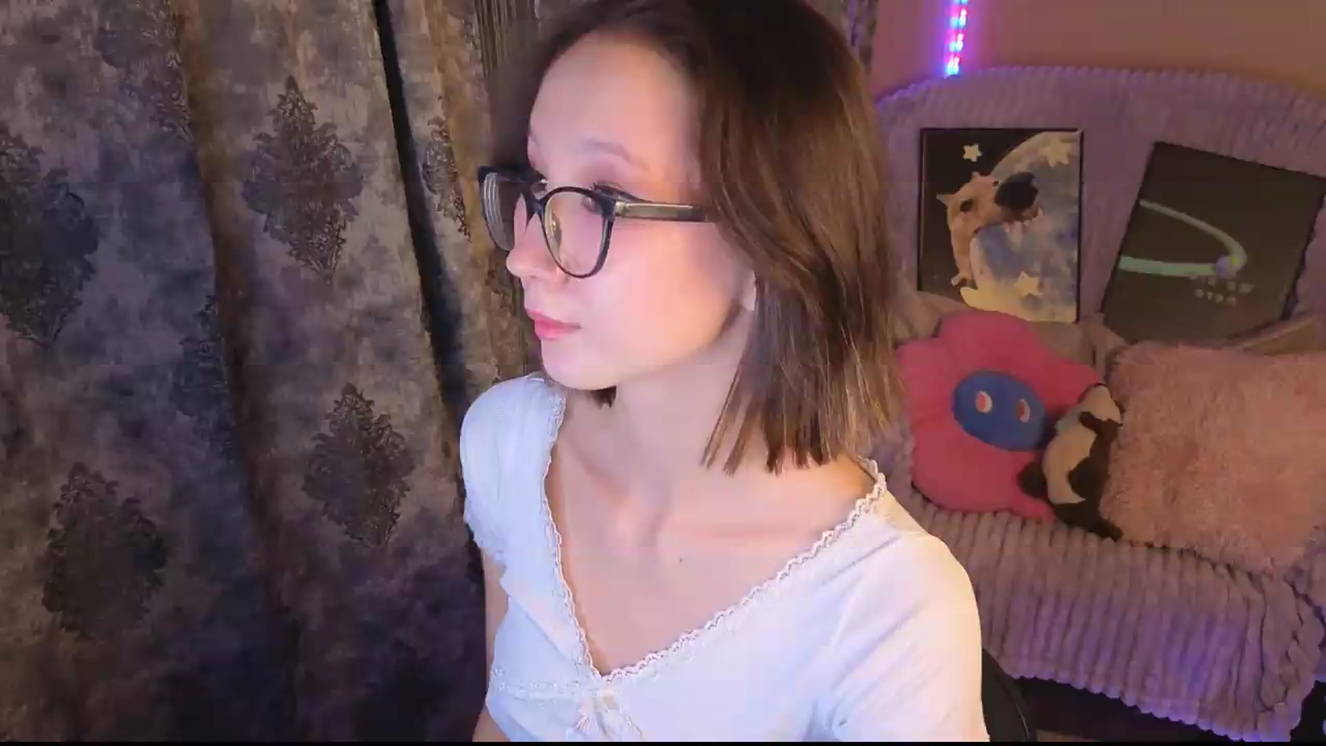 Gallery image thumbnail from Karolinacreamm's myfreecams stream on, 09/06/2026, 20:07 image 3 of 20