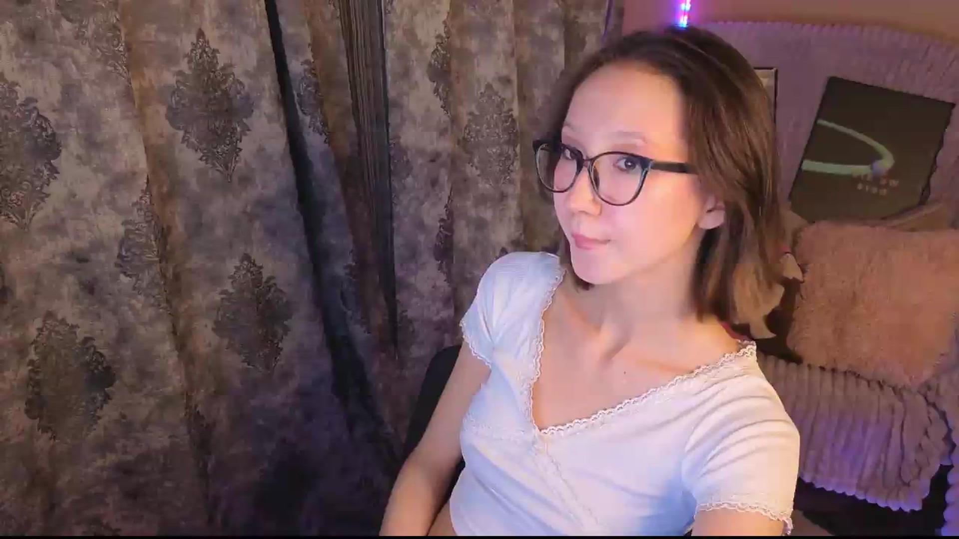 Gallery image thumbnail from Karolinacreamm's myfreecams stream on, 09/06/2026, 20:07 image 10 of 20