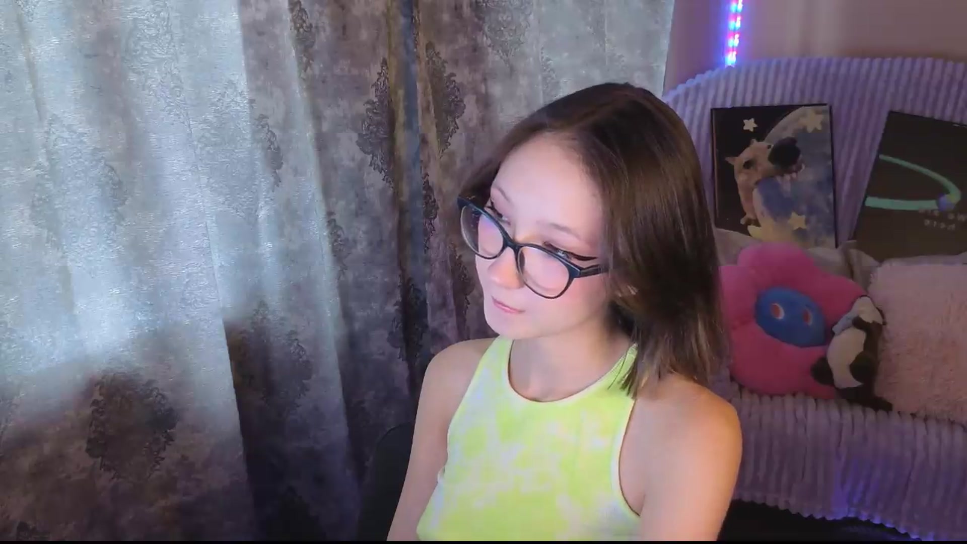 Gallery image thumbnail from Karolinacreamm's myfreecams stream on, 09/07/2026, 12:44 image 12 of 20