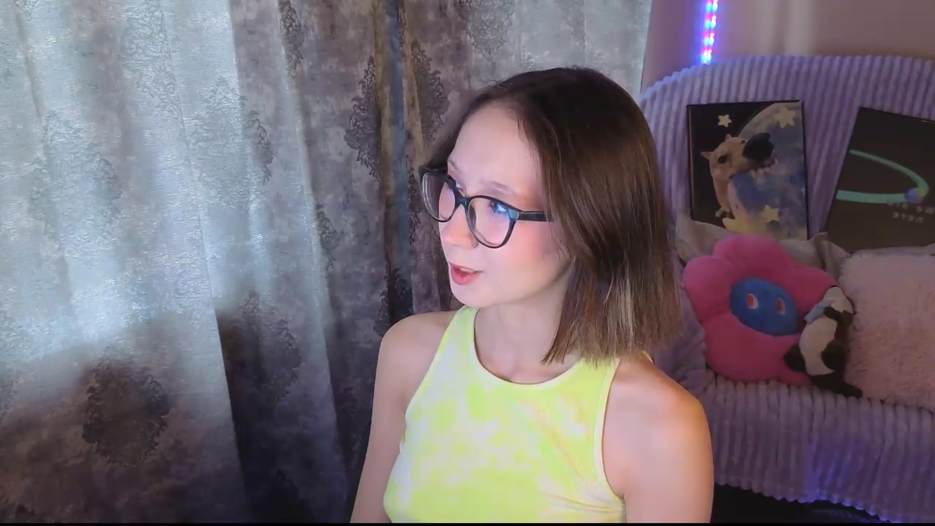 Gallery image thumbnail from Karolinacreamm's myfreecams stream on, 09/07/2026, 12:44 image 7 of 20