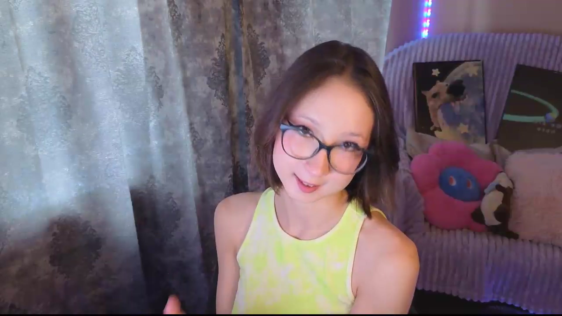 Gallery image thumbnail from Karolinacreamm's myfreecams stream on, 09/07/2026, 12:44 image 5 of 20