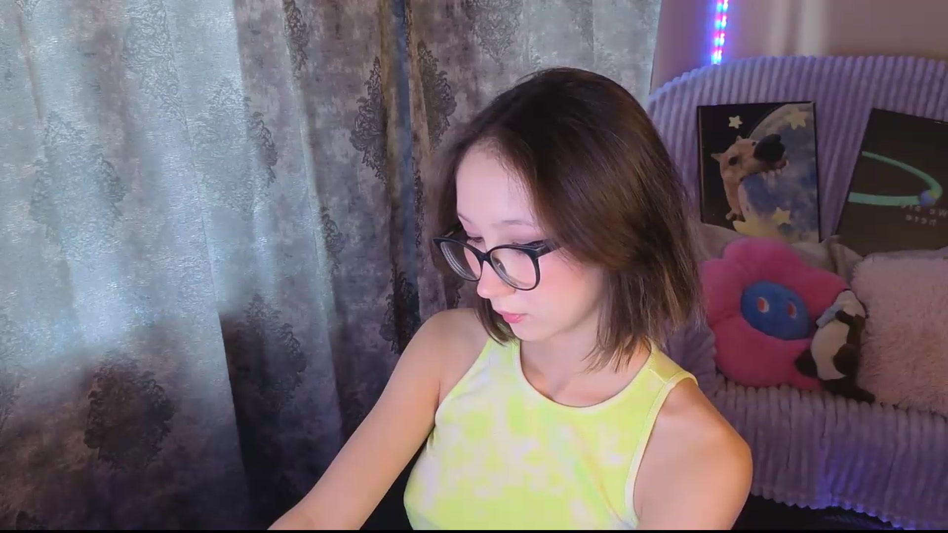 Gallery image thumbnail from Karolinacreamm's myfreecams stream on, 09/07/2026, 12:44 image 16 of 20