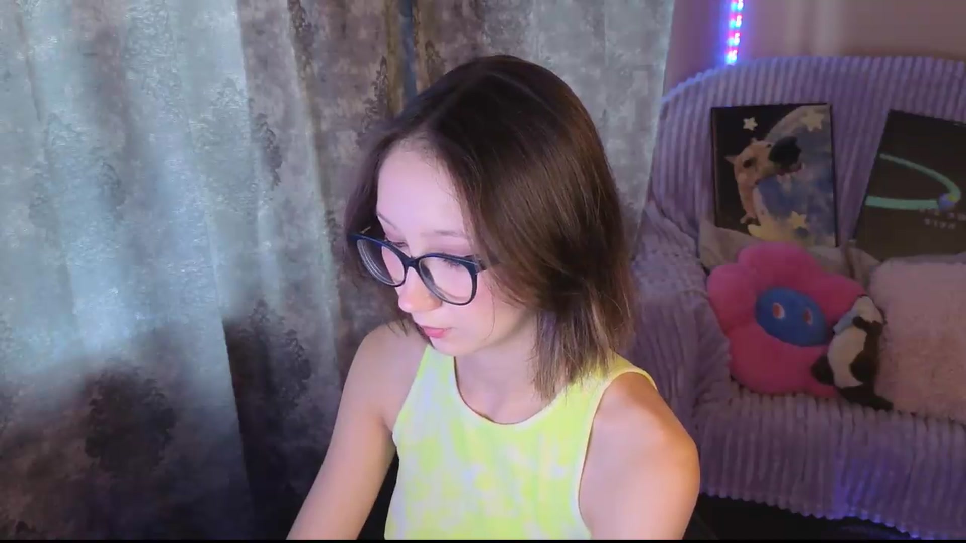 Gallery image thumbnail from Karolinacreamm's myfreecams stream on, 09/07/2026, 12:44 image 15 of 20