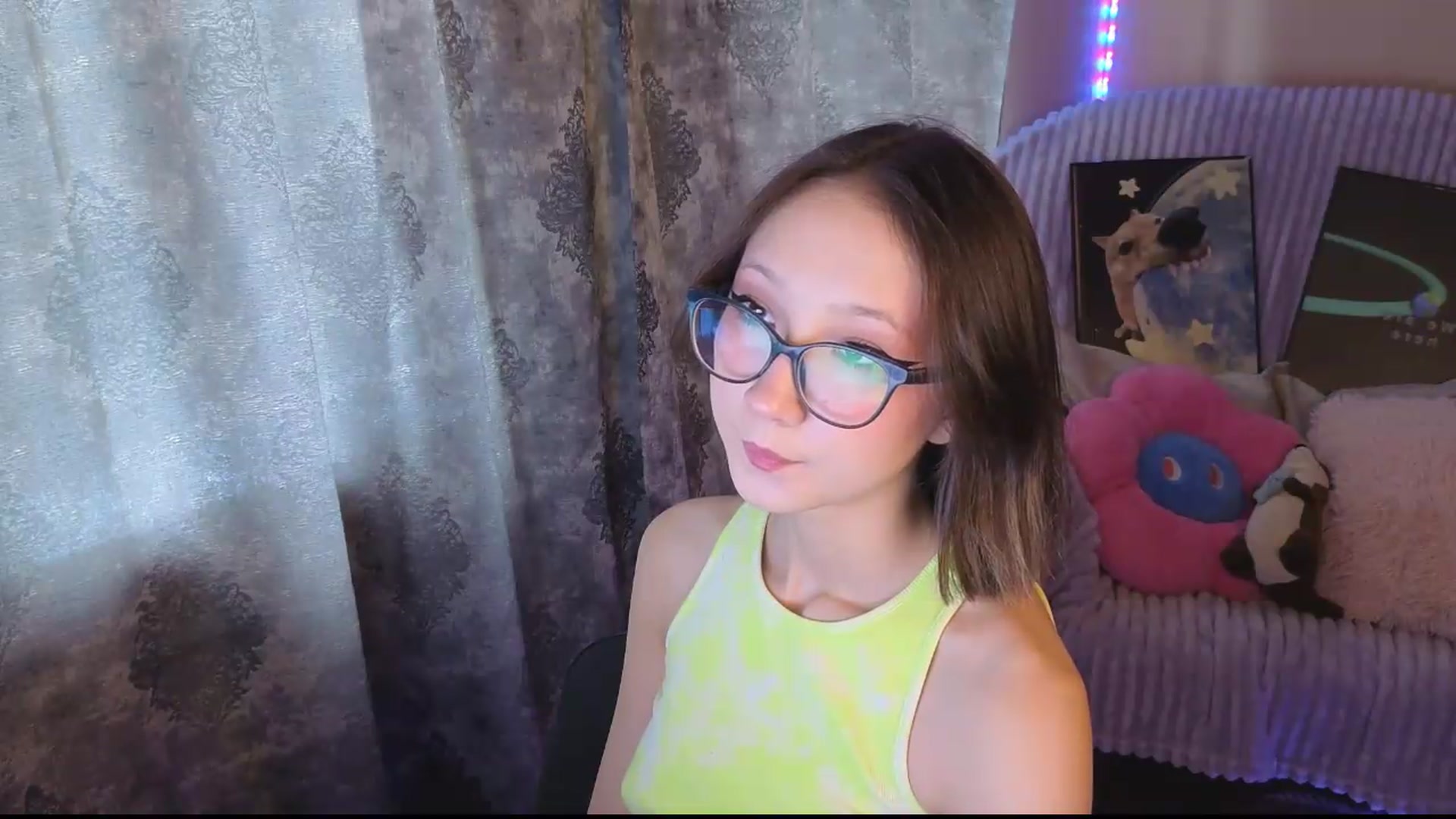 Gallery image thumbnail from Karolinacreamm's myfreecams stream on, 09/07/2026, 12:44 image 11 of 20