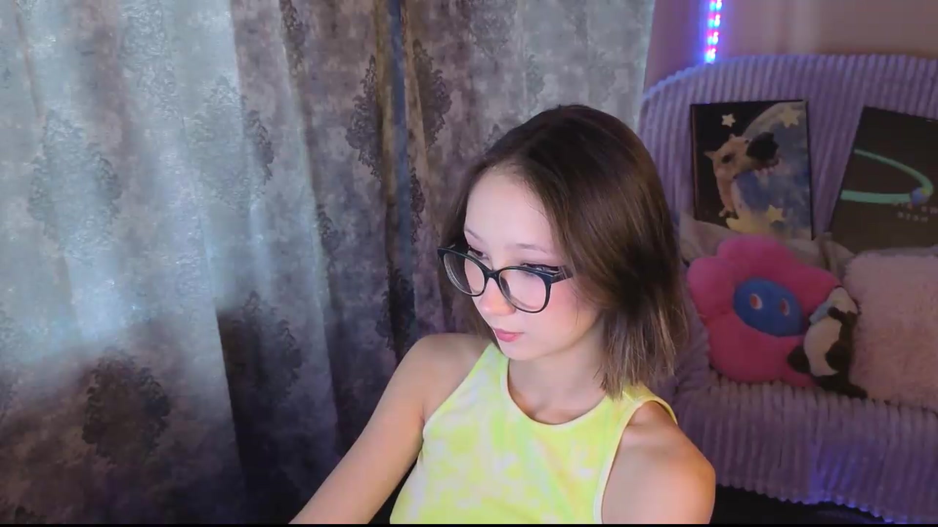 Gallery image thumbnail from Karolinacreamm's myfreecams stream on, 09/07/2026, 12:44 image 14 of 20