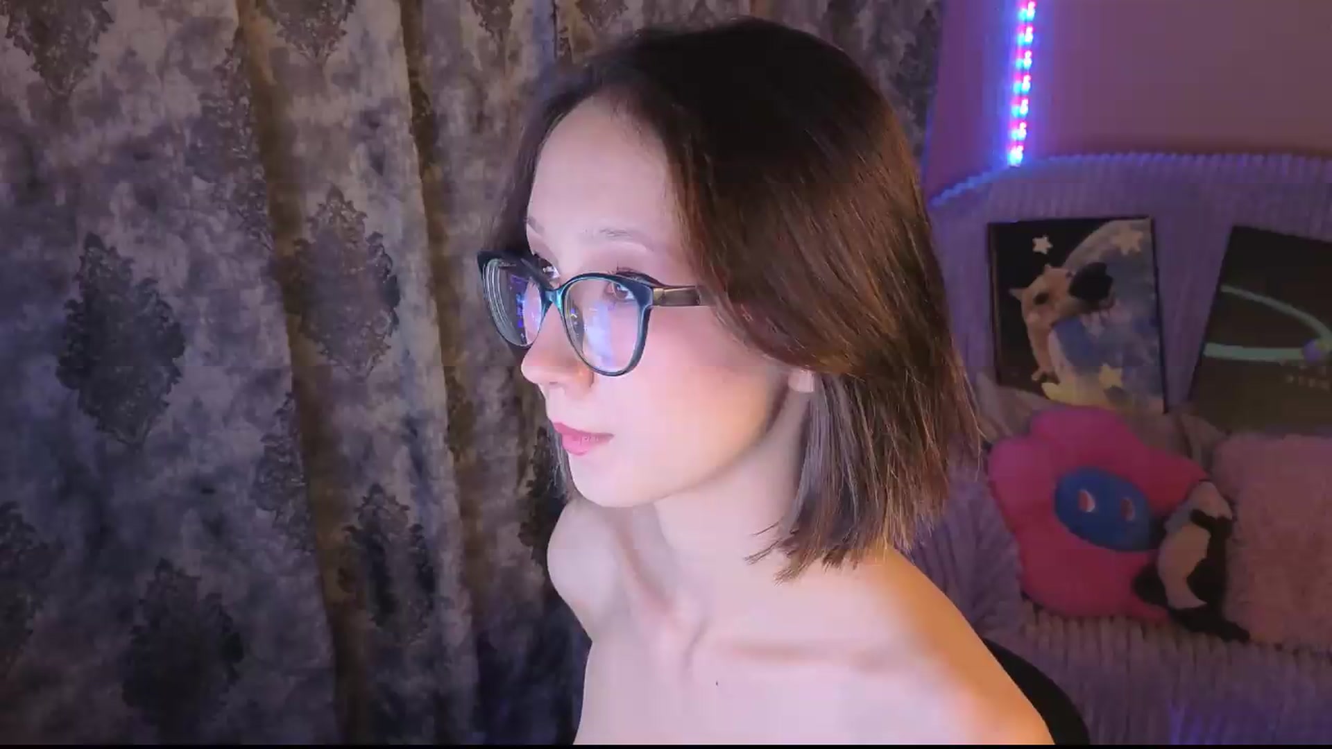 Gallery image thumbnail from Karolinacreamm's myfreecams stream on, 09/07/2026, 16:43 image 5 of 20