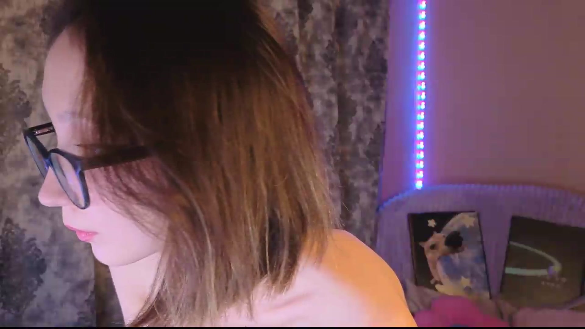 Gallery image thumbnail from Karolinacreamm's myfreecams stream on, 09/07/2026, 18:59 image 10 of 20