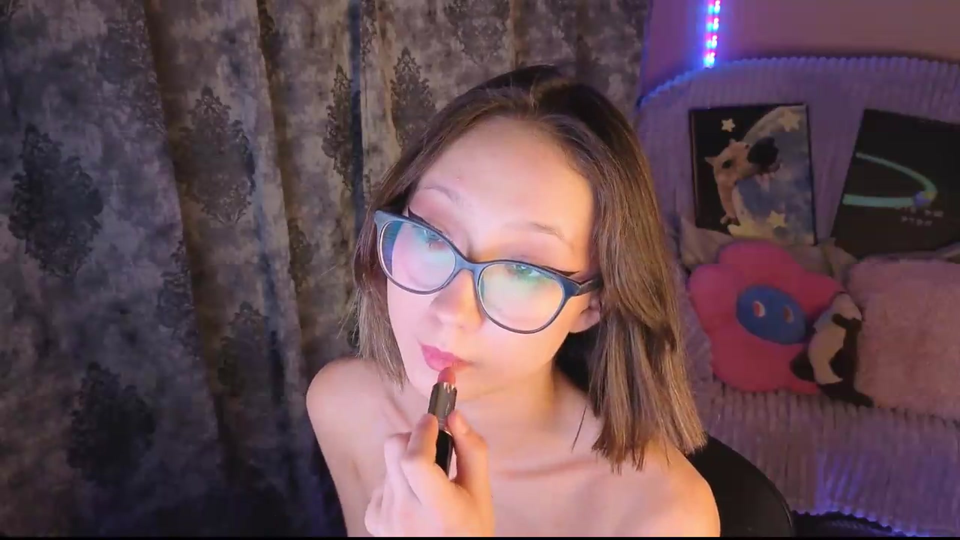 Gallery image thumbnail from Karolinacreamm's myfreecams stream on, 09/07/2026, 19:51 image 2 of 20