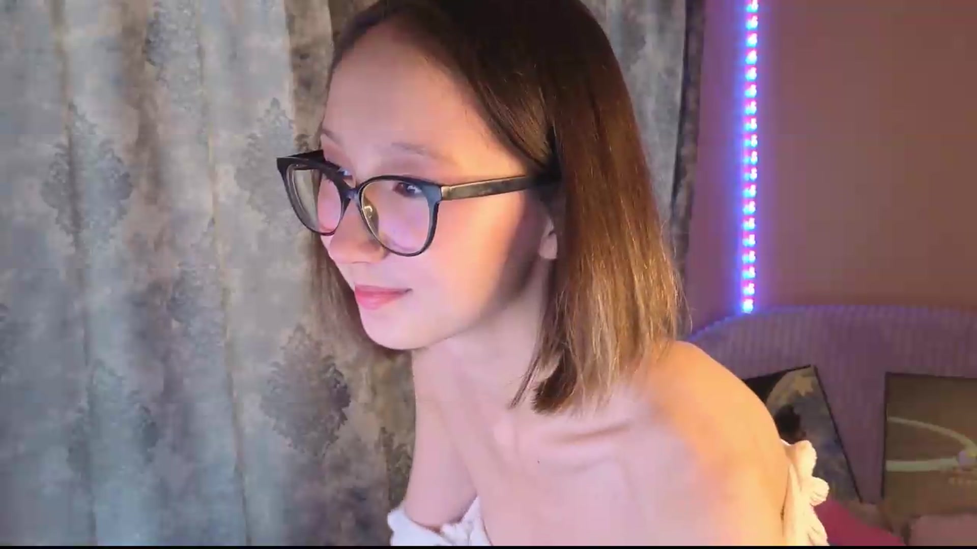 Gallery image thumbnail from Karolinacreamm's myfreecams stream on, 09/08/2026, 08:48 image 7 of 20