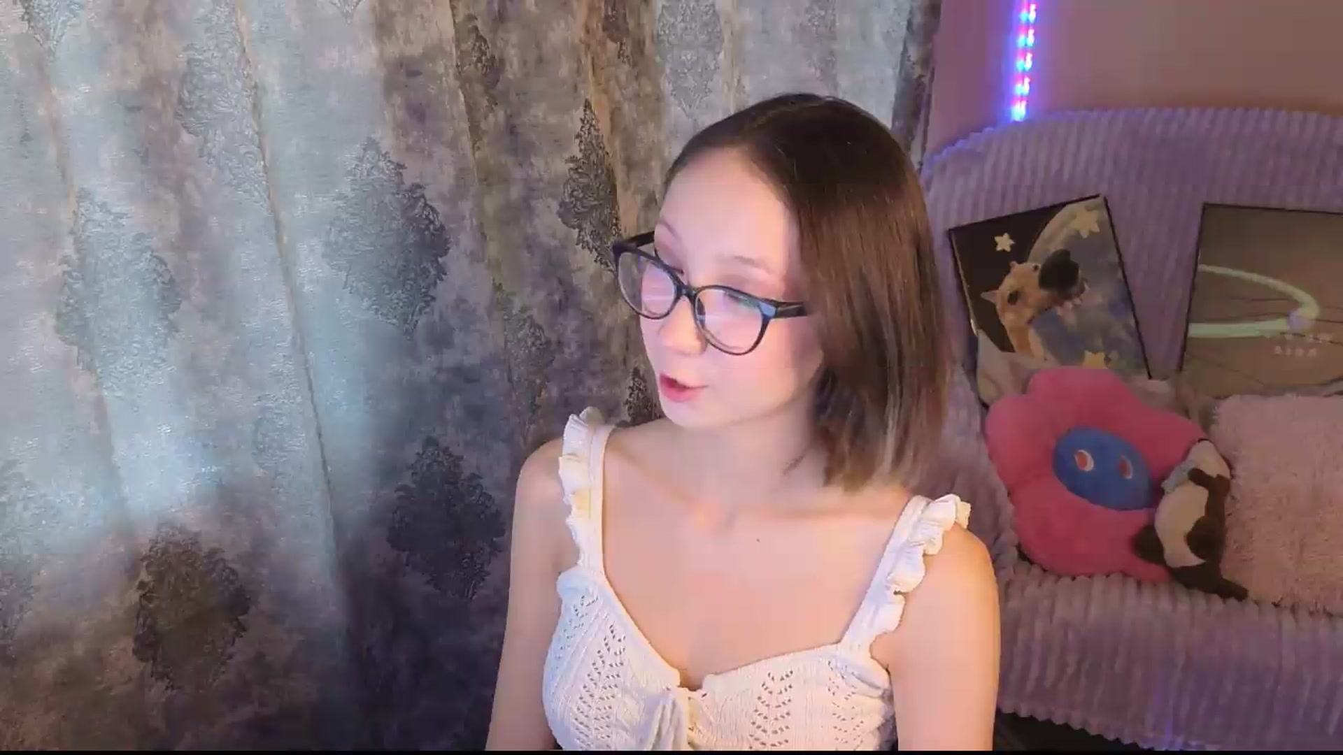Gallery image thumbnail from Karolinacreamm's myfreecams stream on, 09/08/2026, 08:48 image 10 of 20