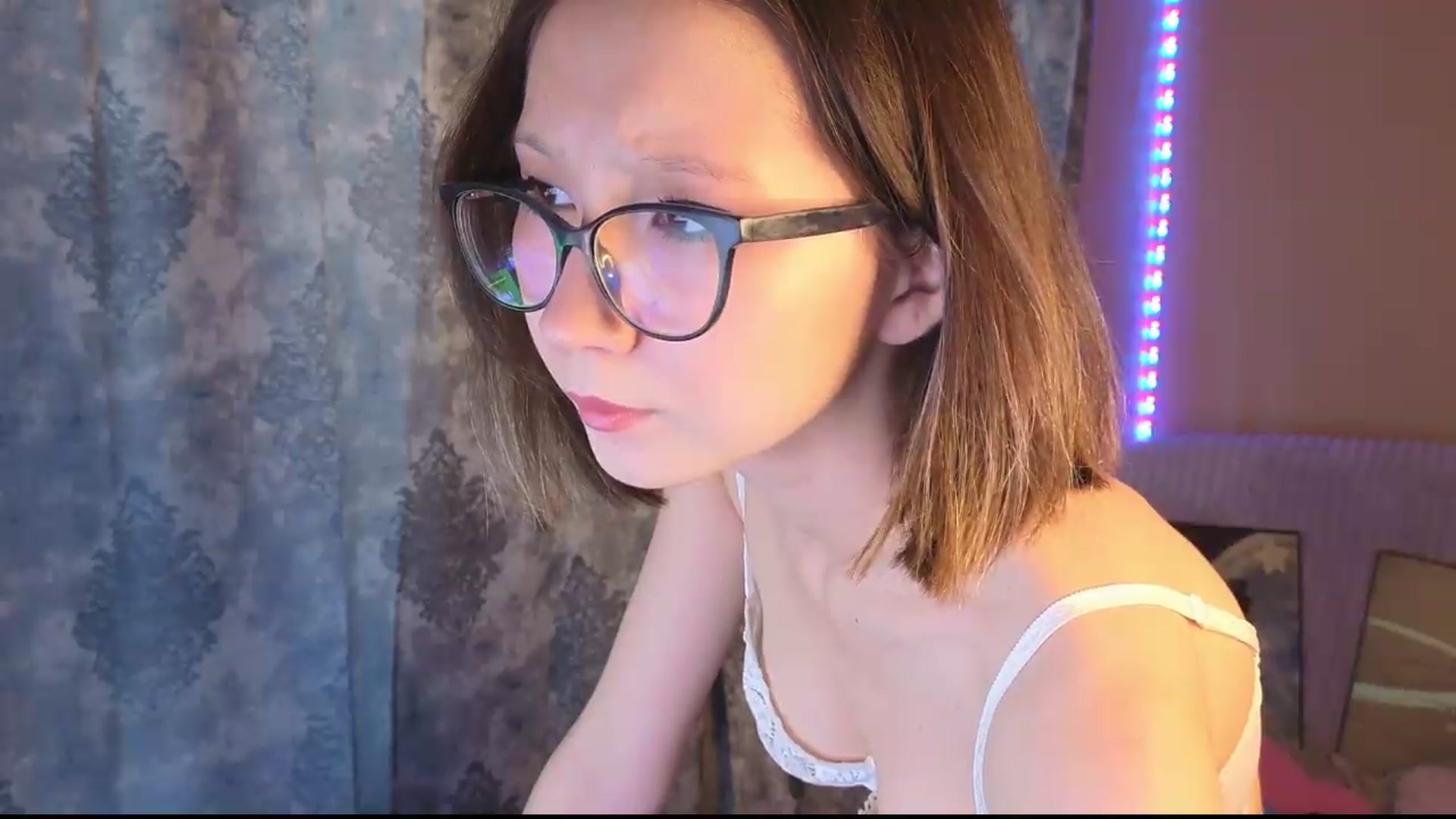 Gallery image thumbnail from Karolinacreamm's myfreecams stream on, 09/10/2026, 15:08 image 15 of 20
