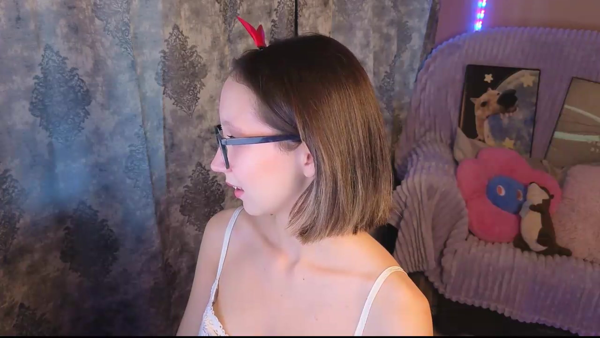 Gallery image thumbnail from Karolinacreamm's myfreecams stream on, 09/10/2026, 15:08 image 10 of 20