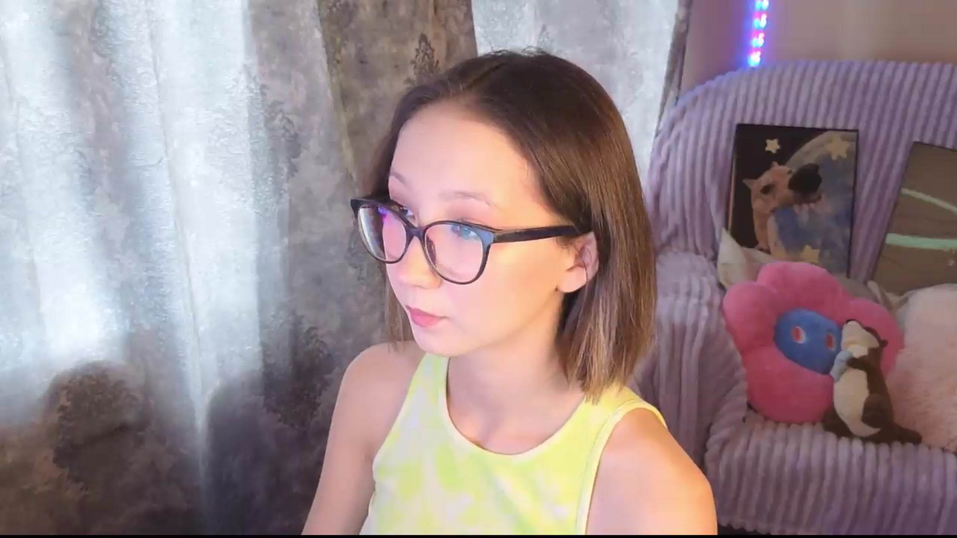Gallery image thumbnail from Karolinacreamm's myfreecams stream on, 09/11/2026, 09:05 image 9 of 20