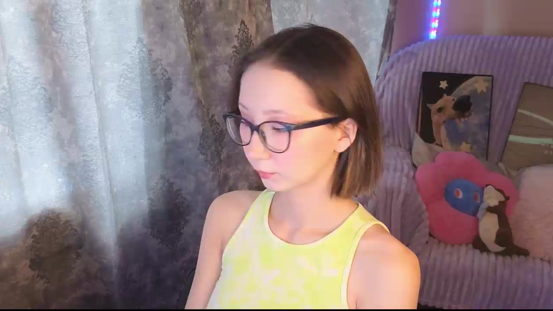 Gallery image thumbnail from Karolinacreamm's myfreecams stream on, 09/11/2026, 09:05 image 1 of 20