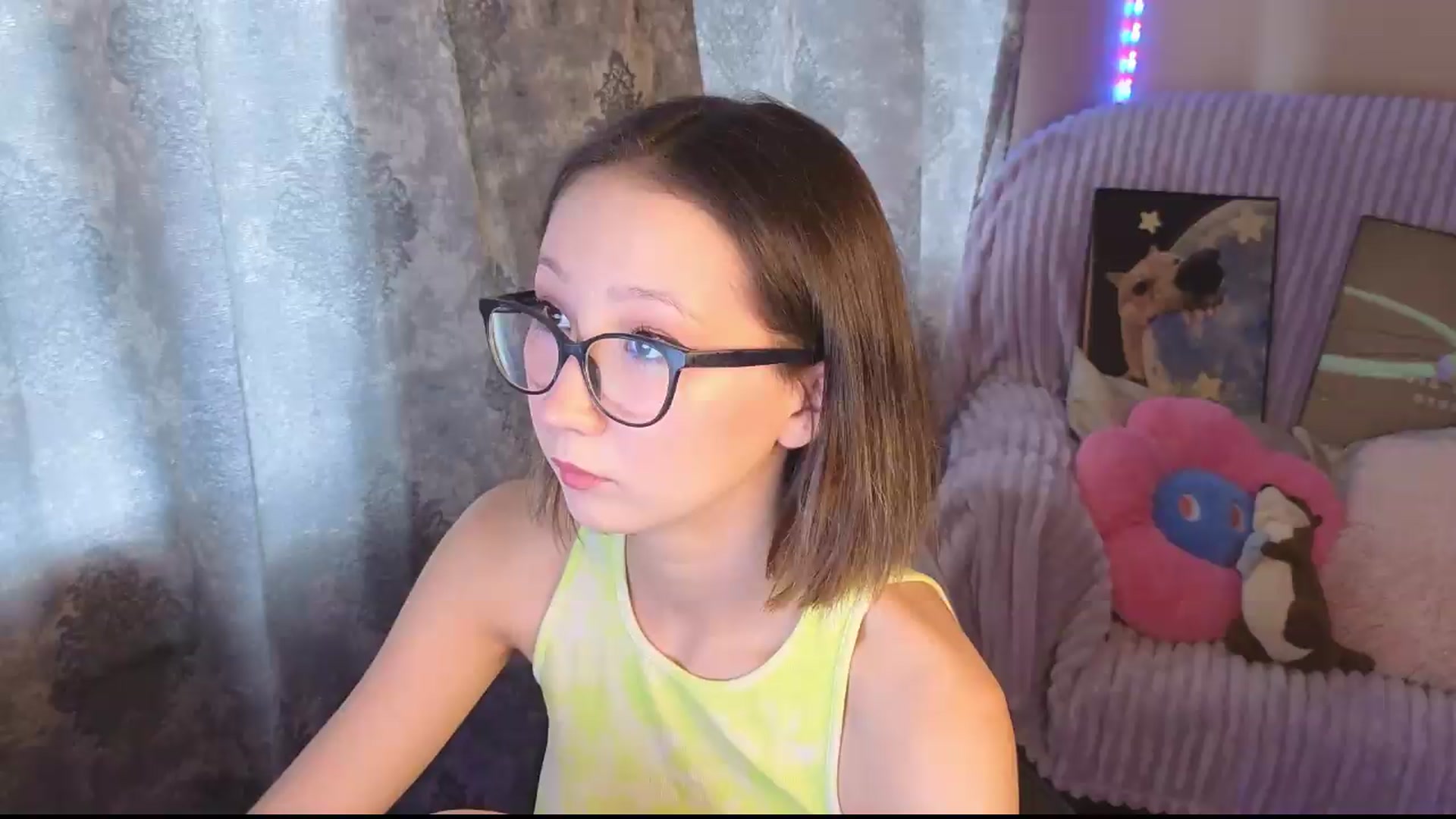 Gallery image thumbnail from Karolinacreamm's myfreecams stream on, 09/11/2026, 10:12 image 1 of 20