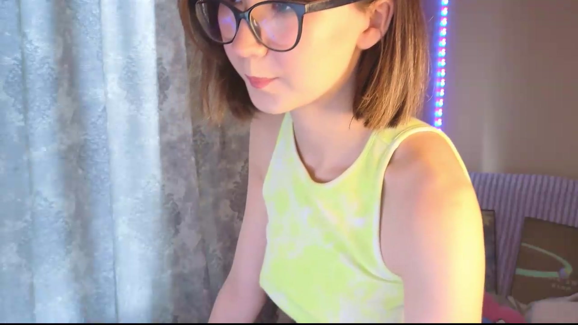 Gallery image thumbnail from Karolinacreamm's myfreecams stream on, 09/11/2026, 10:12 image 14 of 20
