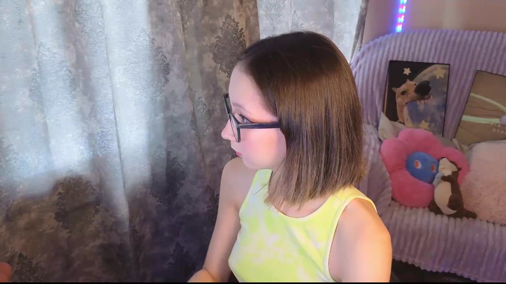 Gallery image thumbnail from Karolinacreamm's myfreecams stream on, 09/11/2026, 10:12 image 11 of 20