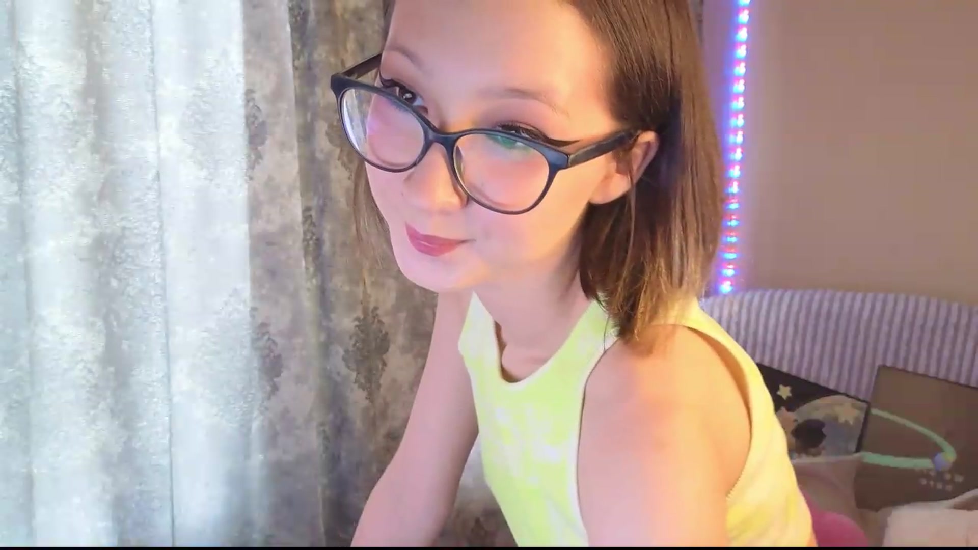 Gallery image thumbnail from Karolinacreamm's myfreecams stream on, 09/11/2026, 12:05 image 7 of 20