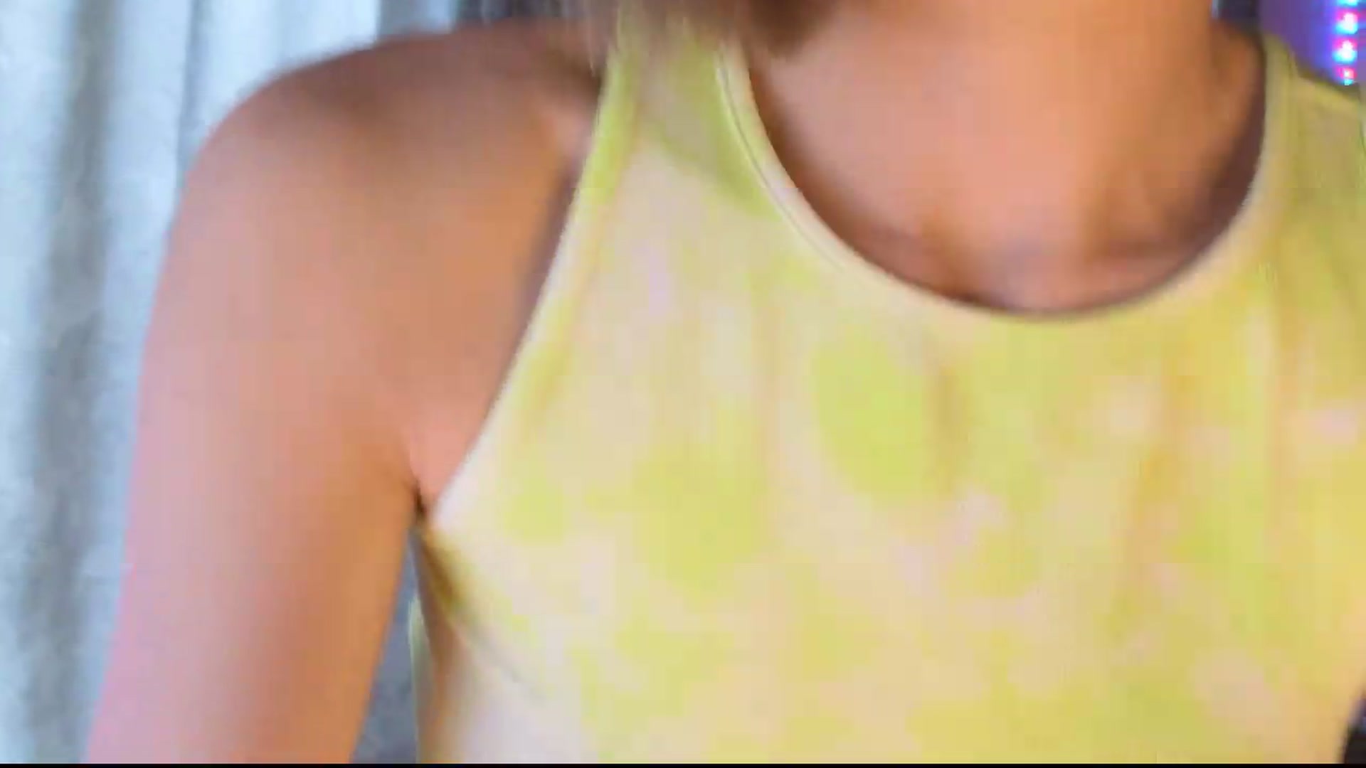 Gallery image thumbnail from Karolinacreamm's myfreecams stream on, 09/11/2026, 12:05 image 3 of 20