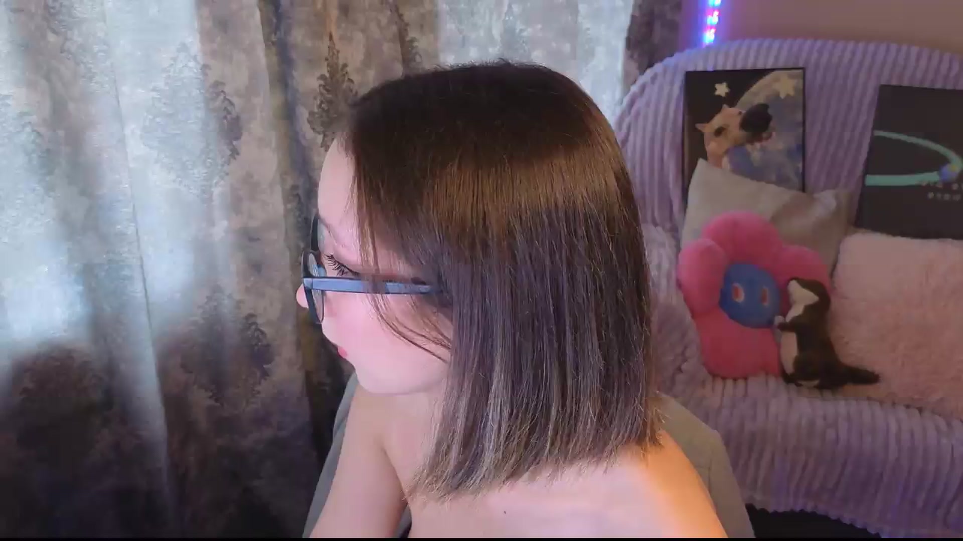 Gallery image thumbnail from Karolinacreamm's myfreecams stream on, 09/11/2026, 13:11 image 3 of 20