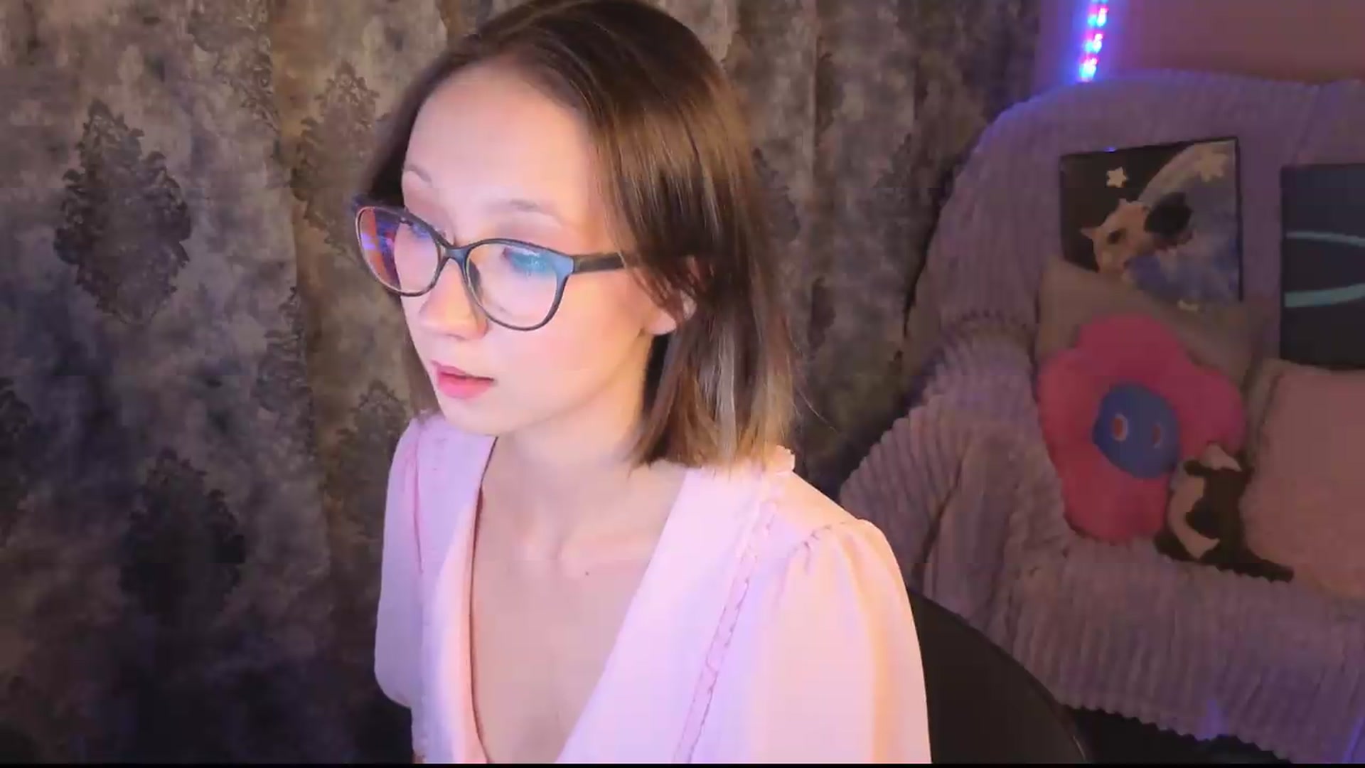 Gallery image thumbnail from Karolinacreamm's myfreecams stream on, 09/13/2026, 16:43 image 18 of 20