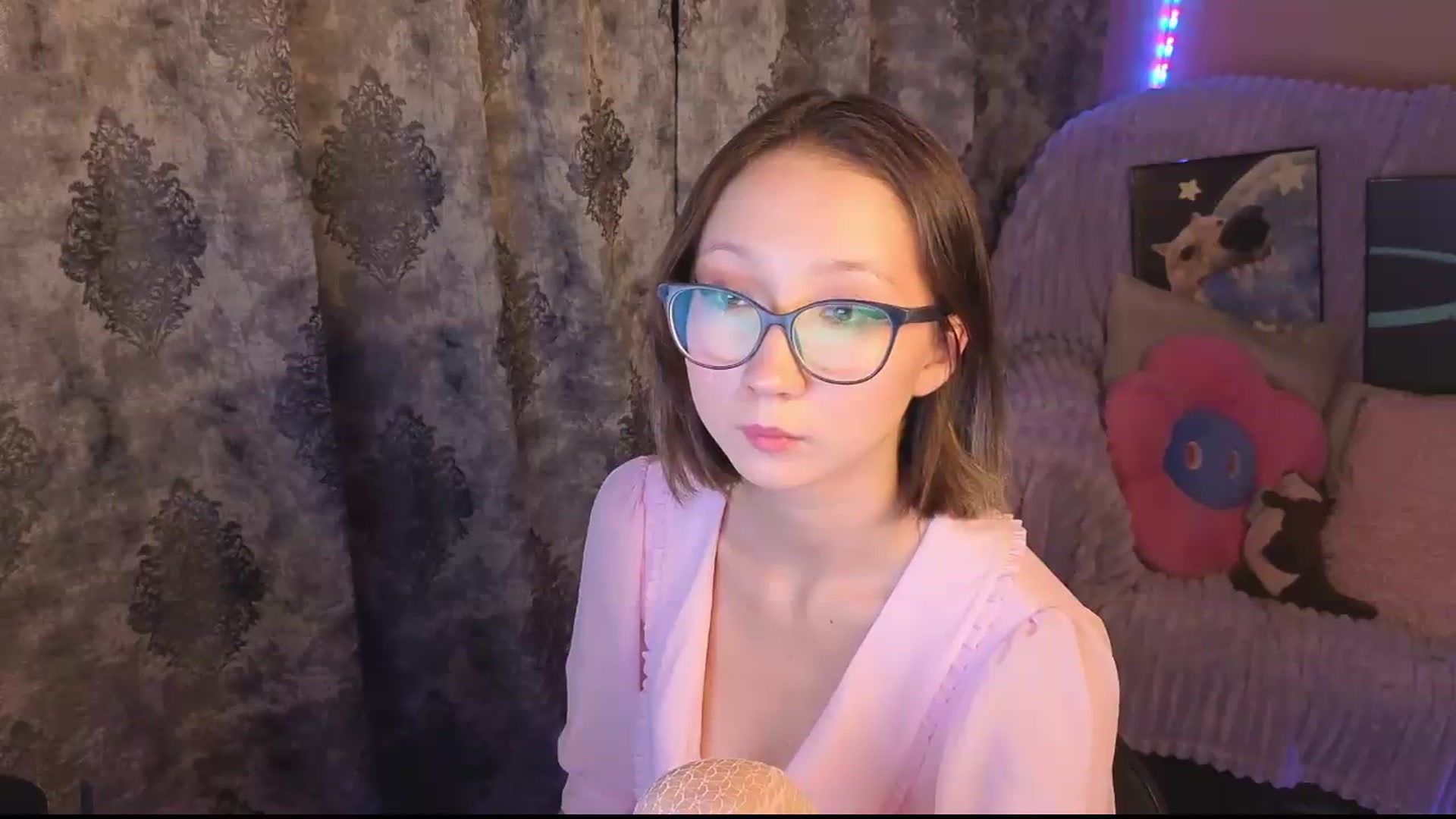 Gallery image thumbnail from Karolinacreamm's myfreecams stream on, 09/13/2026, 16:43 image 17 of 20