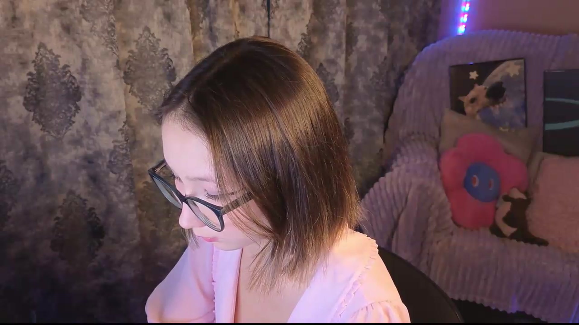 Gallery image thumbnail from Karolinacreamm's myfreecams stream on, 09/13/2026, 16:43 image 13 of 20