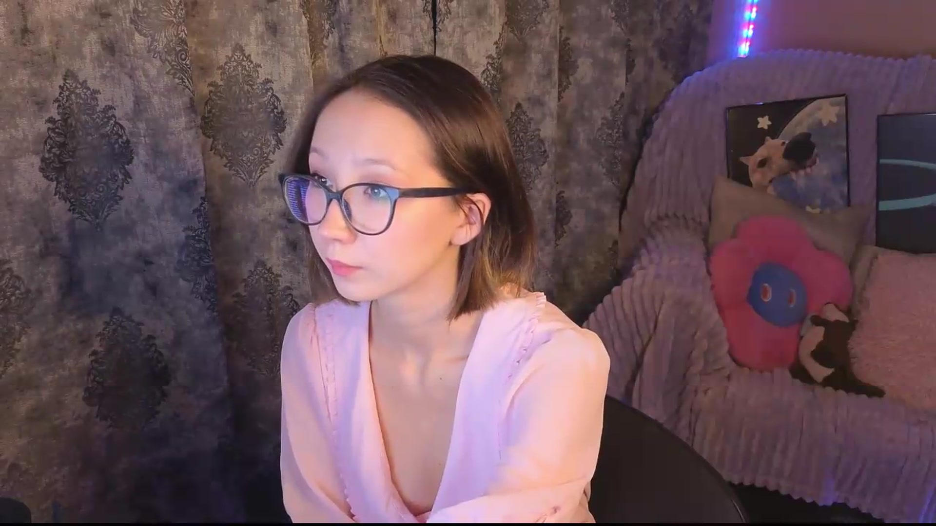 Gallery image thumbnail from Karolinacreamm's myfreecams stream on, 09/13/2026, 16:43 image 15 of 20