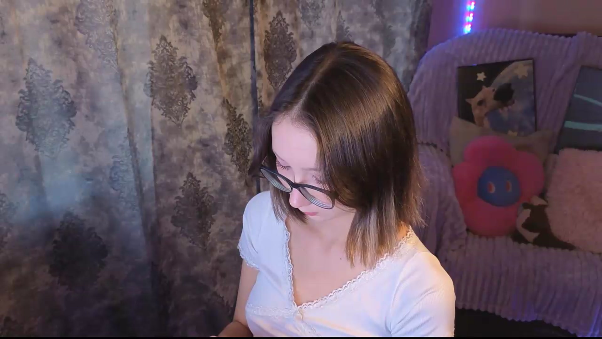 Gallery image thumbnail from Karolinacreamm's myfreecams stream on, 09/14/2026, 15:12 image 19 of 20