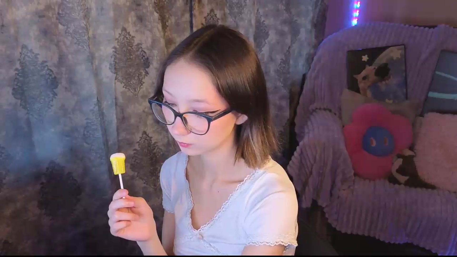 Gallery image thumbnail from Karolinacreamm's myfreecams stream on, 09/14/2026, 15:12 image 17 of 20