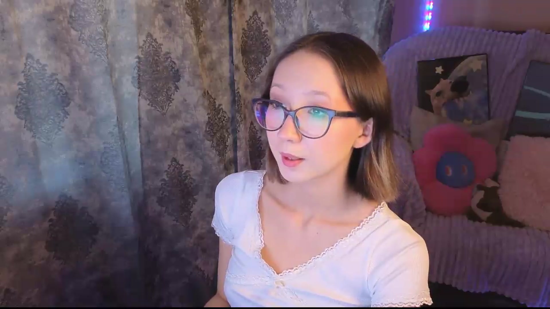 Gallery image thumbnail from Karolinacreamm's myfreecams stream on, 09/14/2026, 15:12 image 15 of 20