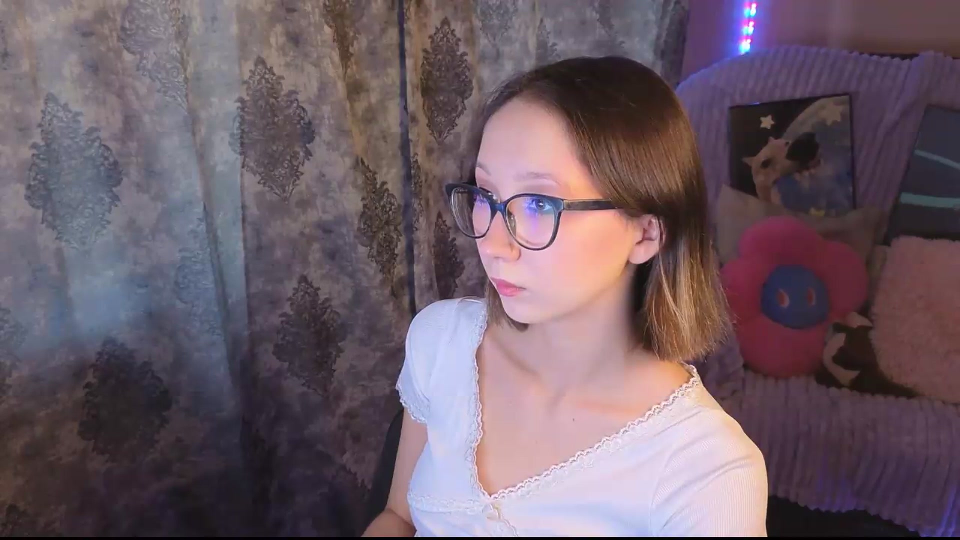 Gallery image thumbnail from Karolinacreamm's myfreecams stream on, 09/14/2026, 15:12 image 16 of 20