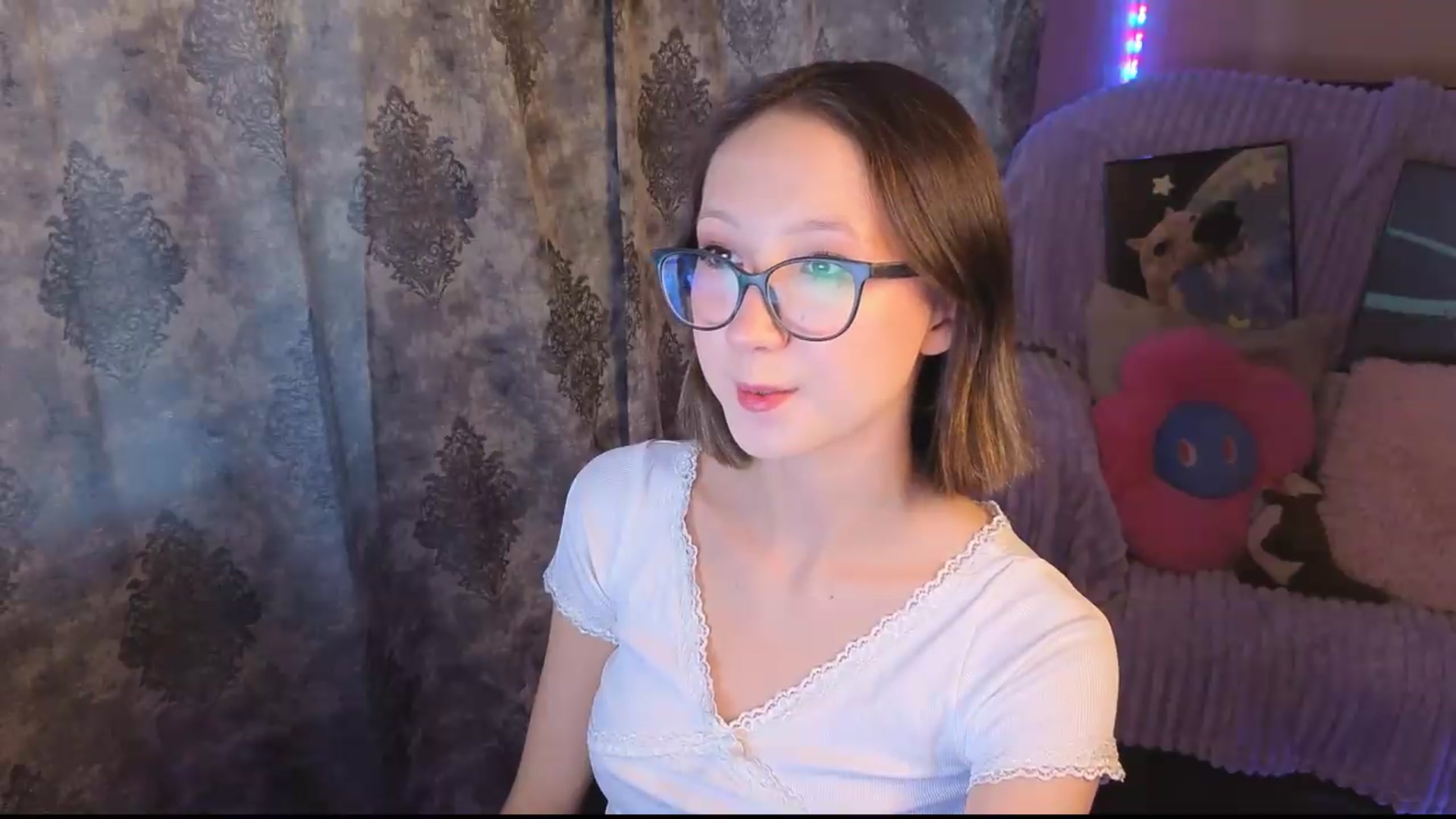 Gallery image thumbnail from Karolinacreamm's myfreecams stream on, 09/14/2026, 15:12 image 18 of 20