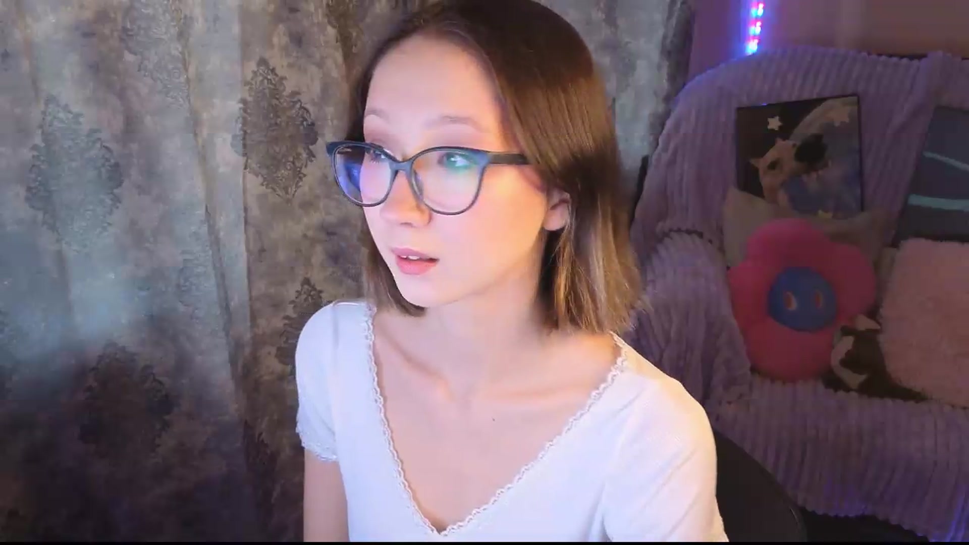 Gallery image thumbnail from Karolinacreamm's myfreecams stream on, 09/14/2026, 15:12 image 14 of 20