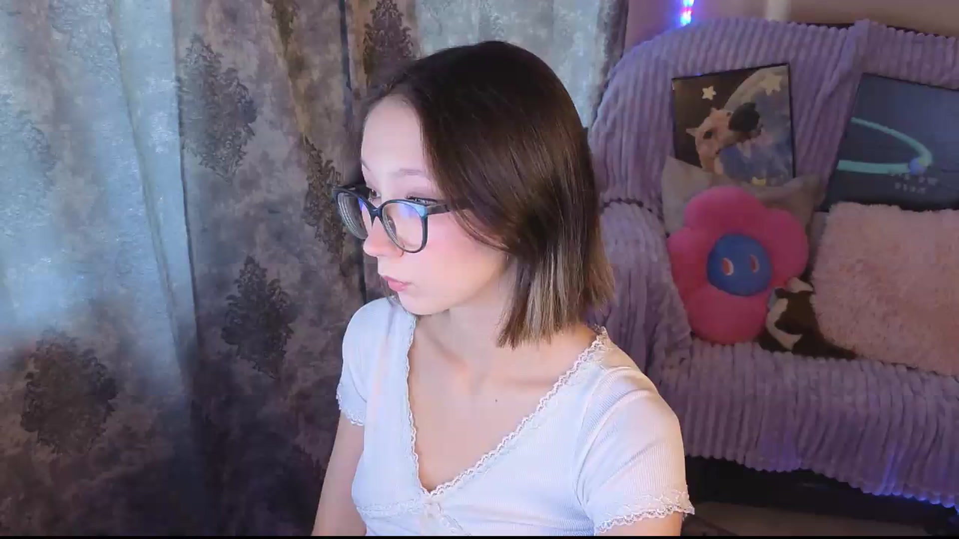 Gallery image thumbnail from Karolinacreamm's myfreecams stream on, 09/14/2026, 15:12 image 1 of 20
