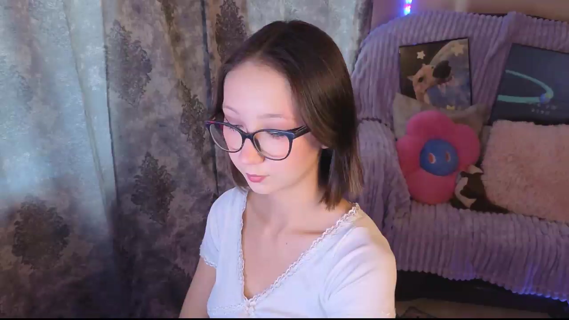 Gallery image thumbnail from Karolinacreamm's myfreecams stream on, 09/14/2026, 15:12 image 4 of 20