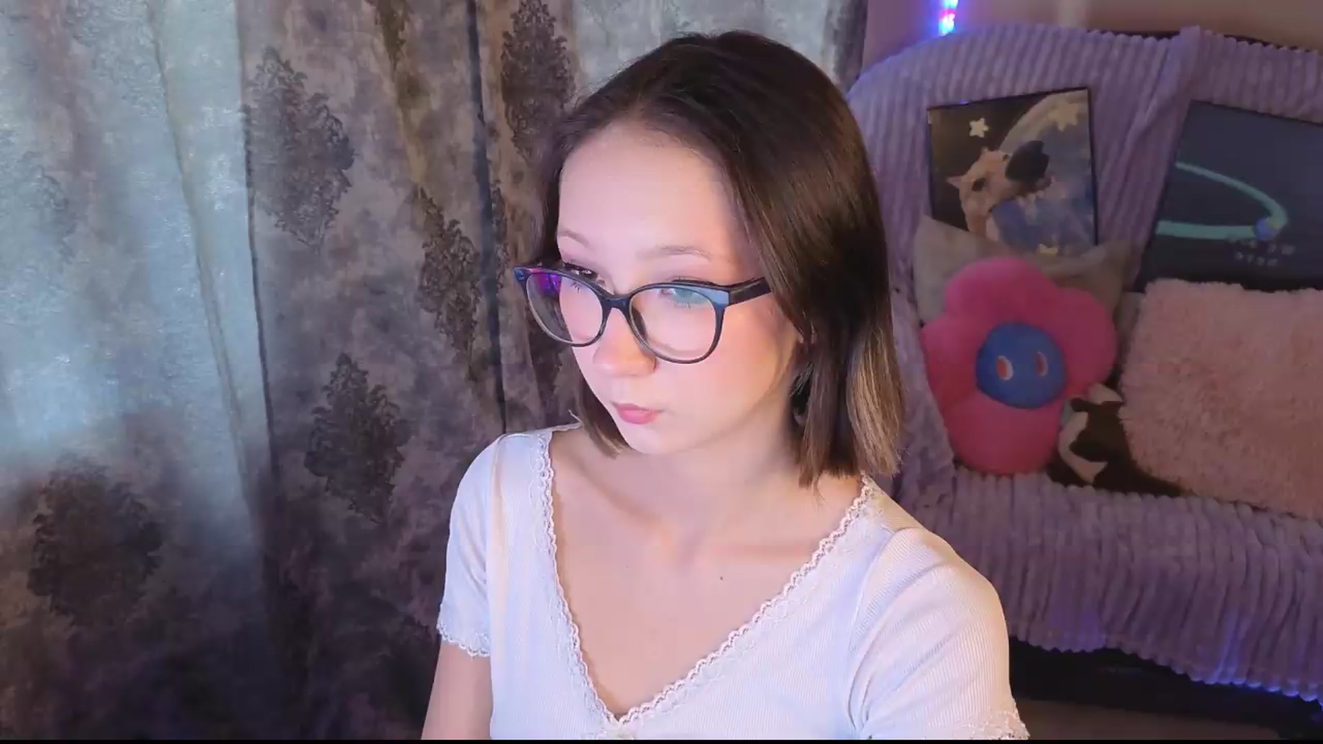 Gallery image thumbnail from Karolinacreamm's myfreecams stream on, 09/14/2026, 15:12 image 5 of 20
