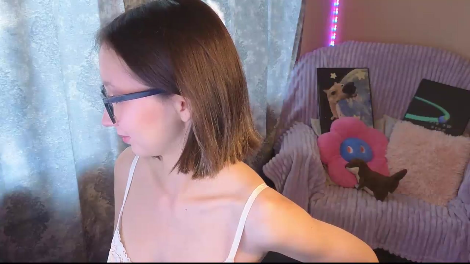 Gallery image thumbnail from Karolinacreamm's myfreecams stream on, 09/17/2026, 08:29 image 10 of 20