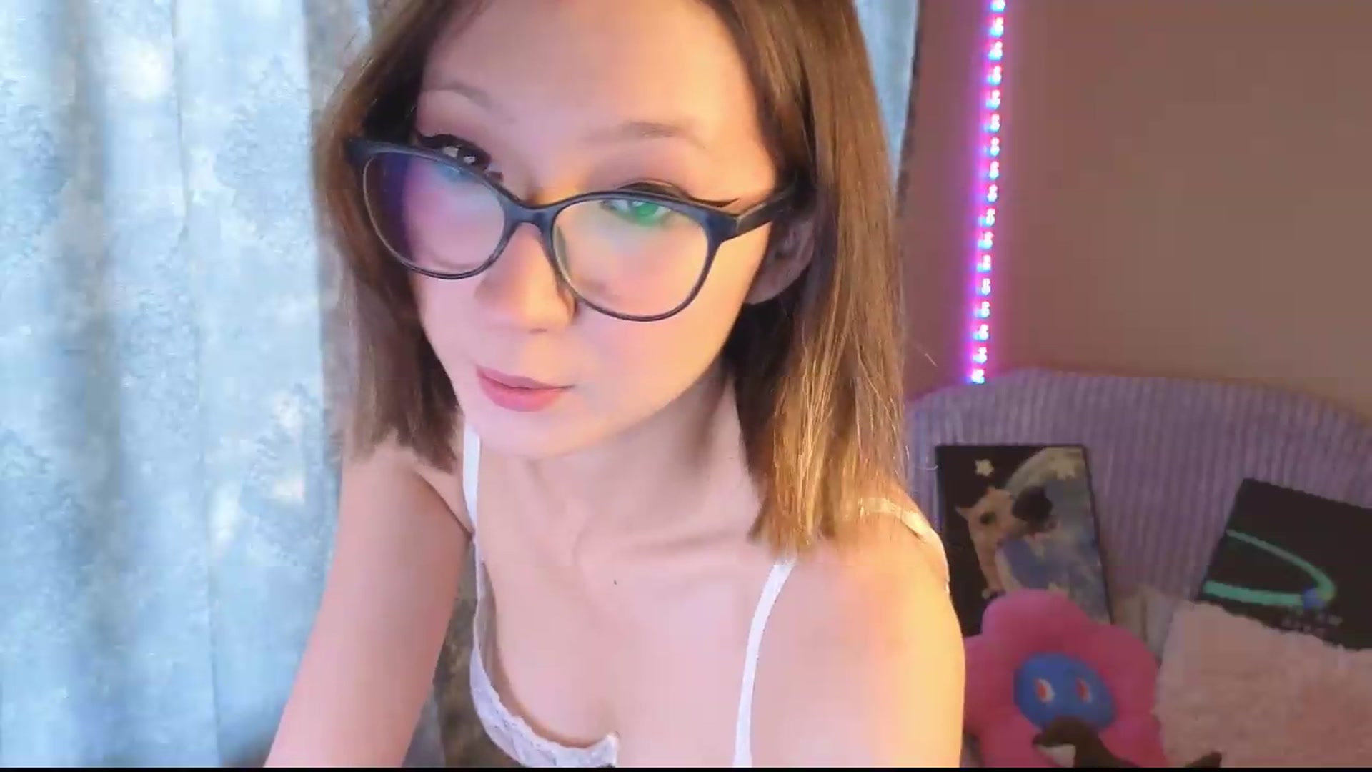 Gallery image thumbnail from Karolinacreamm's myfreecams stream on, 09/17/2026, 08:29 image 9 of 20