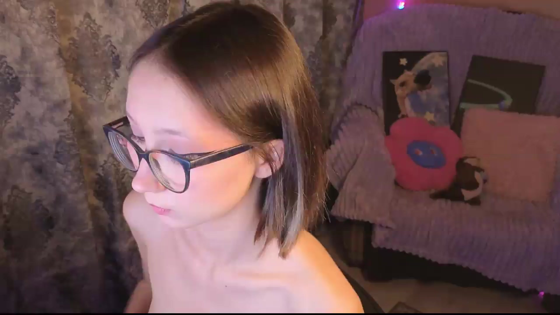 Gallery image thumbnail from Karolinacreamm's myfreecams stream on, 09/19/2026, 15:59 image 13 of 20