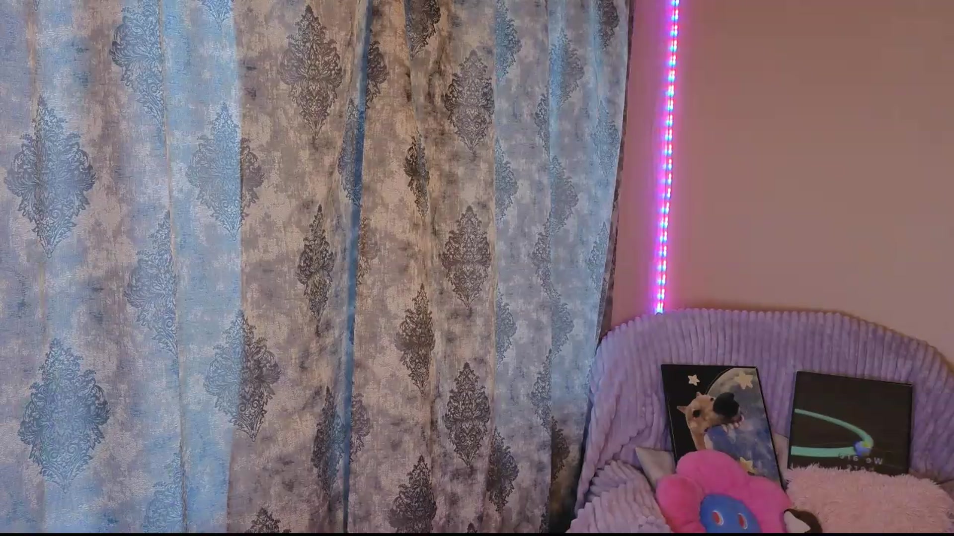 Gallery image thumbnail from Karolinacreamm's myfreecams stream on, 09/20/2026, 14:32 image 12 of 20