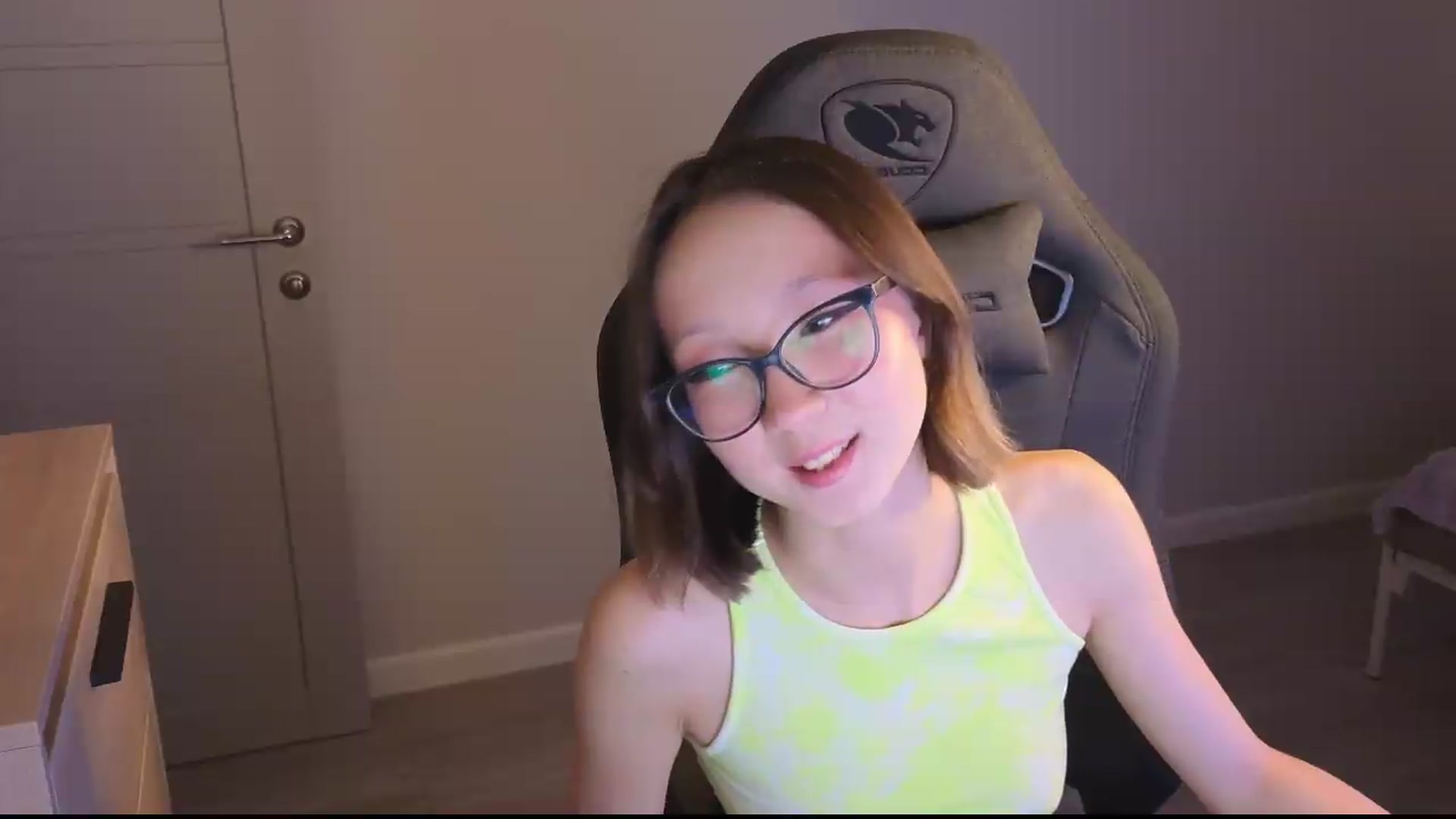 Gallery image thumbnail from Karolinacreamm's myfreecams stream on, 09/24/2026, 20:37 image 19 of 20