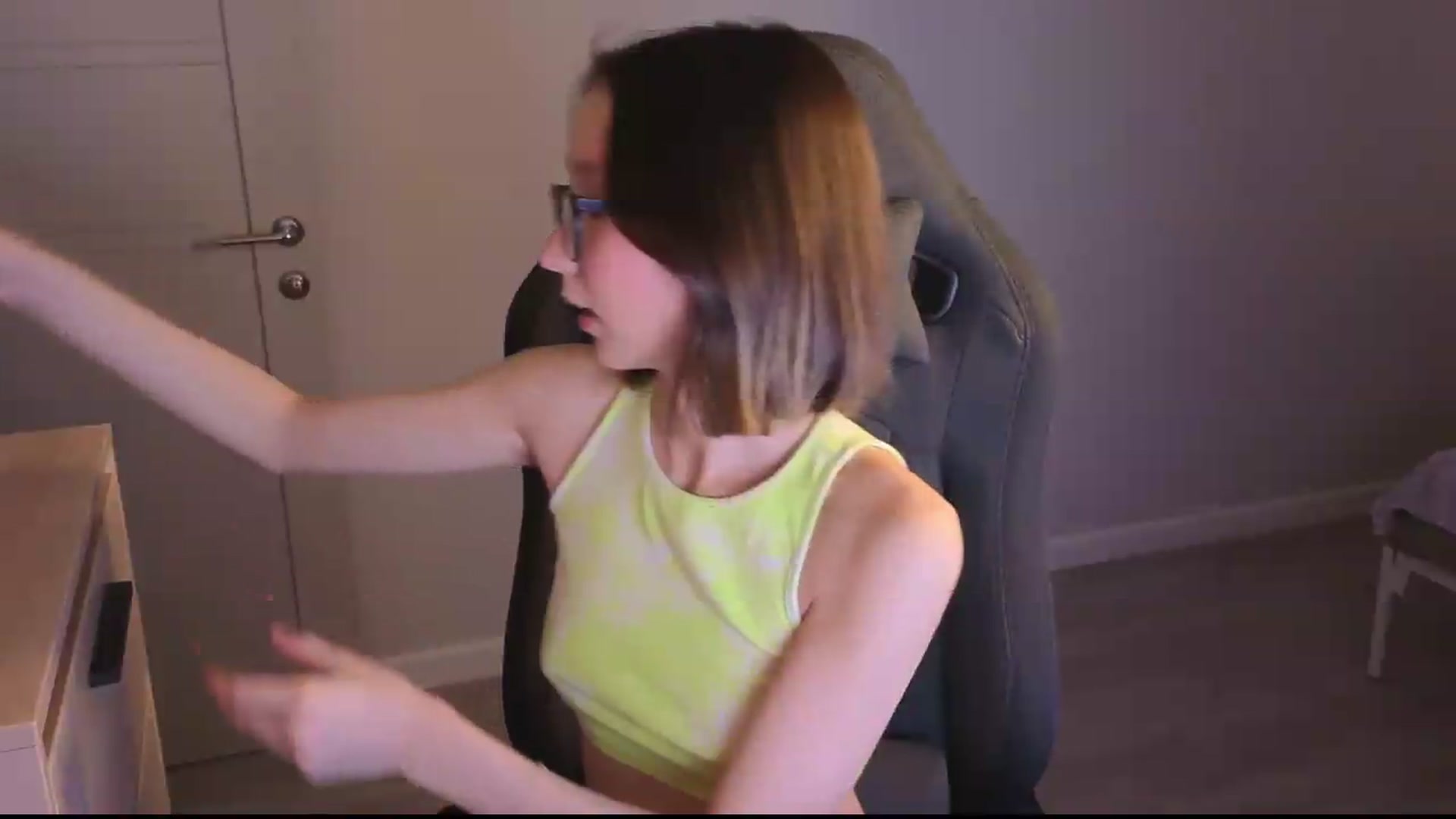 Gallery image thumbnail from Karolinacreamm's myfreecams stream on, 09/24/2026, 20:37 image 14 of 20